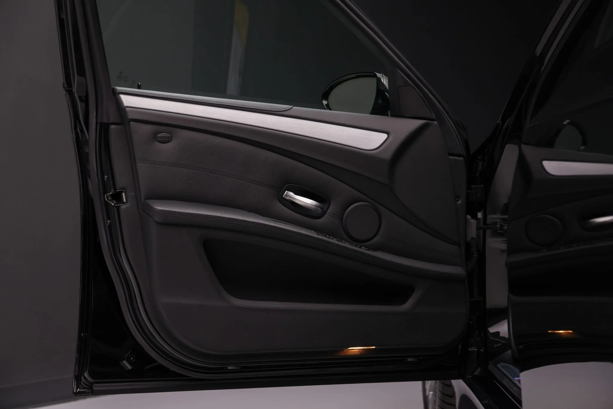 Interior 8