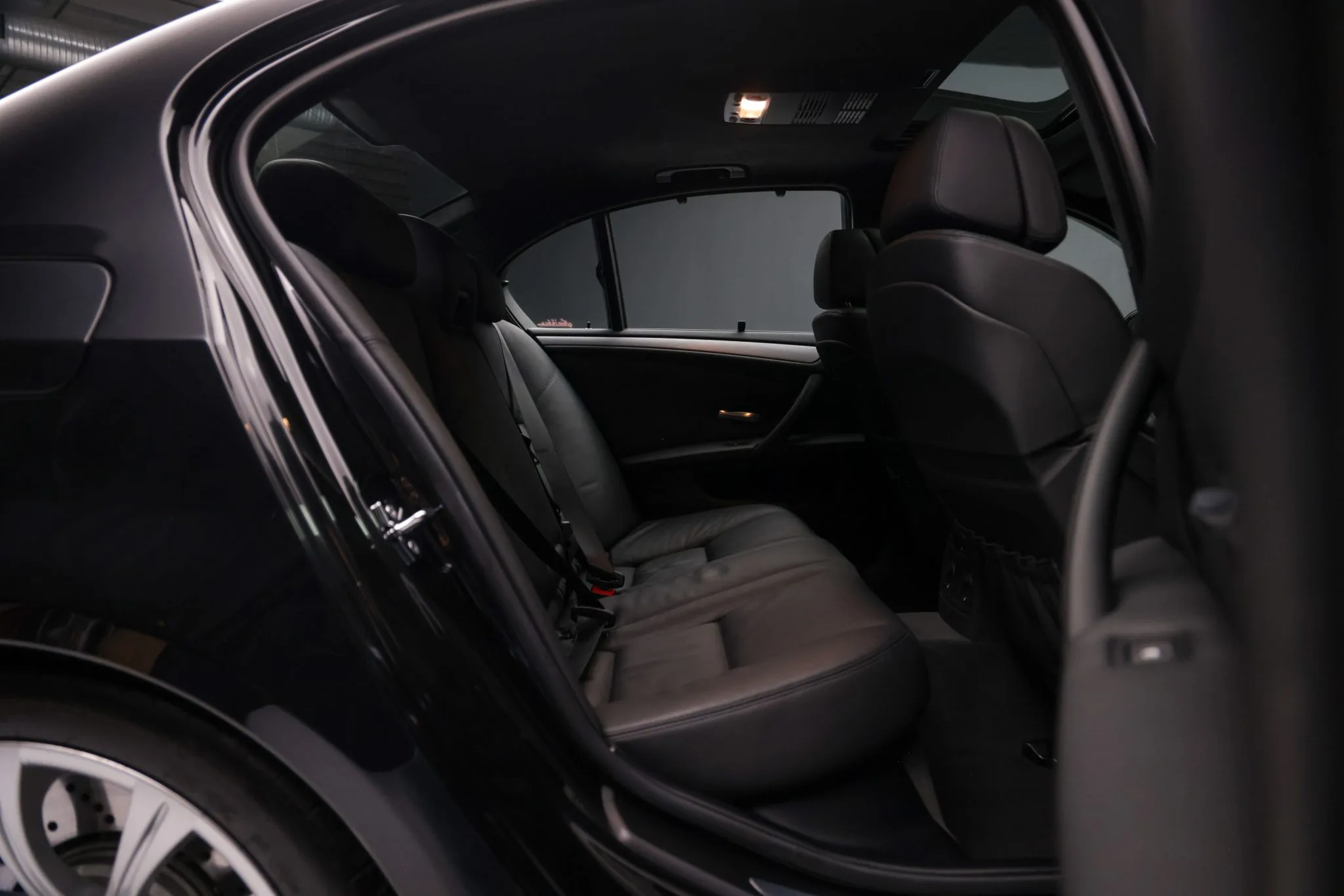 Interior 23