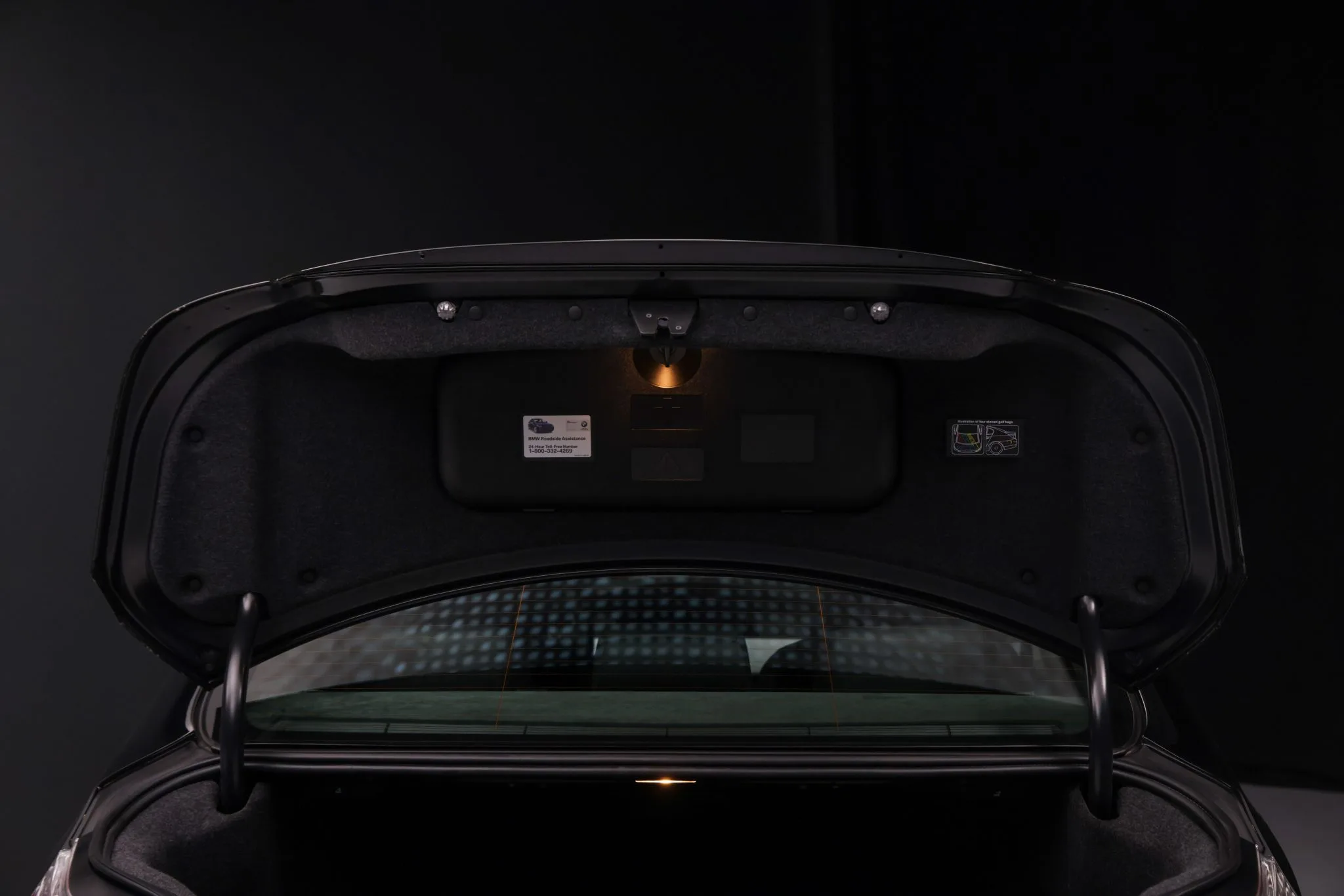 Trunk, tools & first-aid kit 1