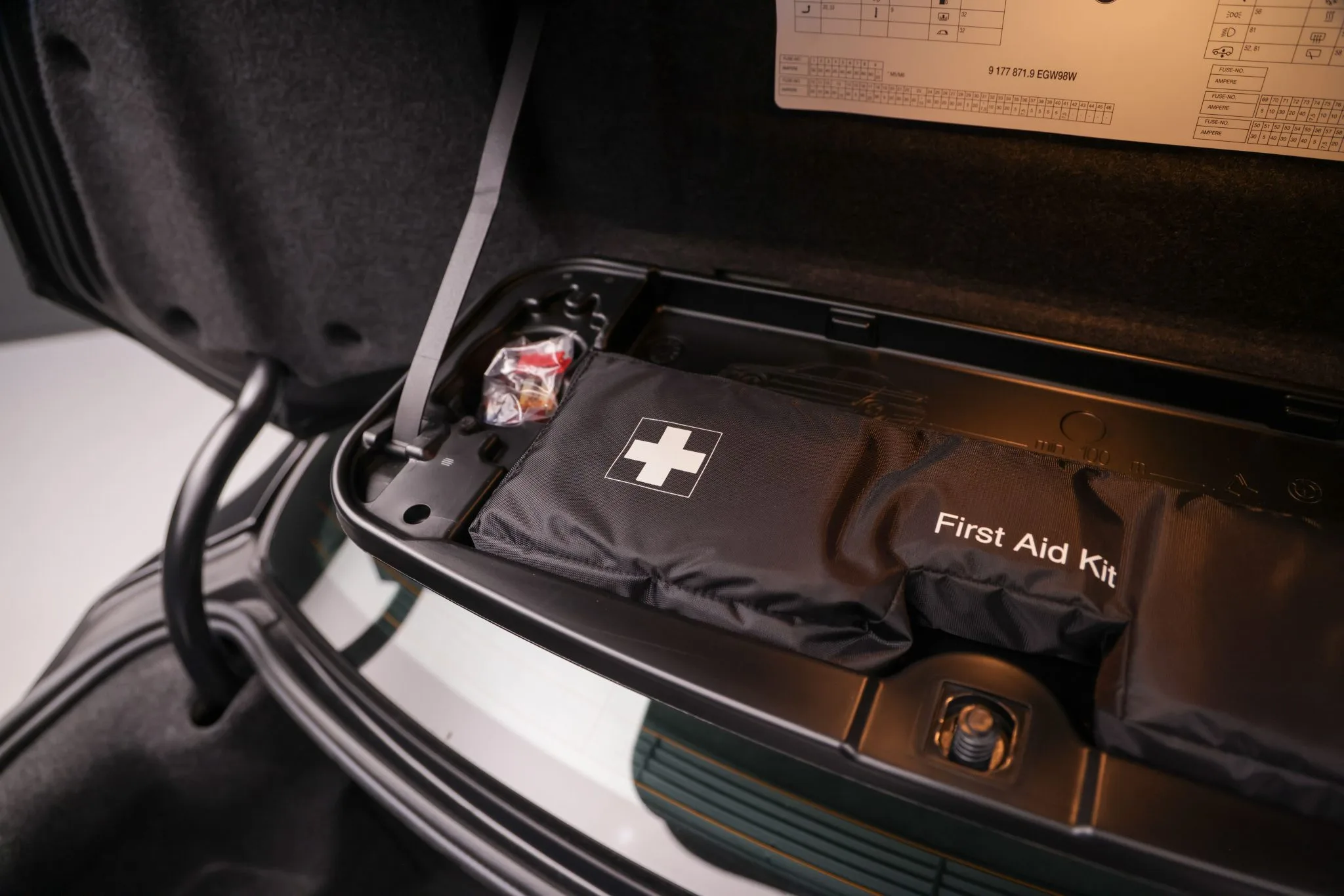 Trunk, tools & first-aid kit 7
