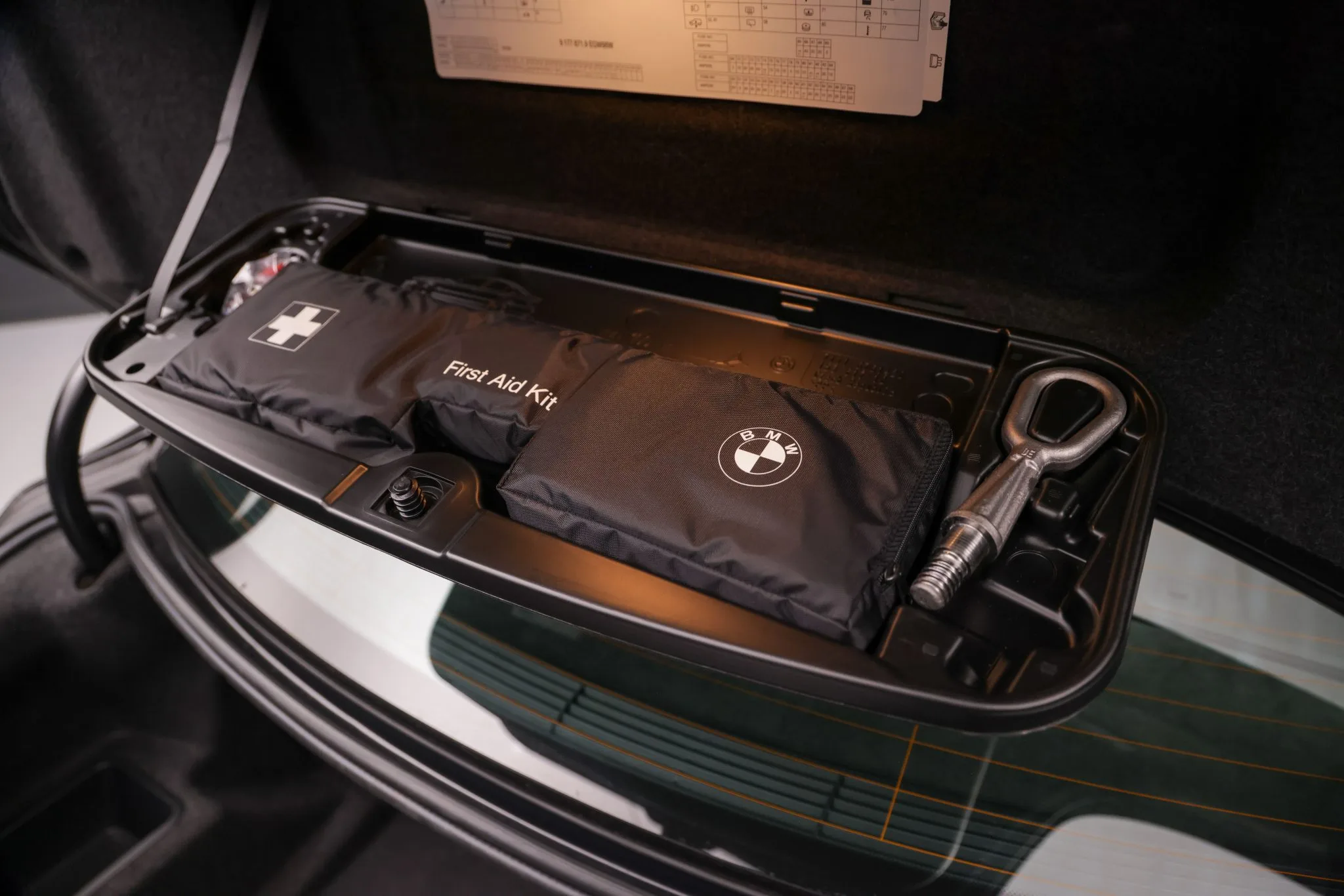 Trunk, tools & first-aid kit 8