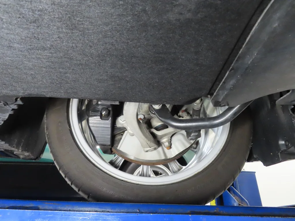 Undercarriage & underbody 7
