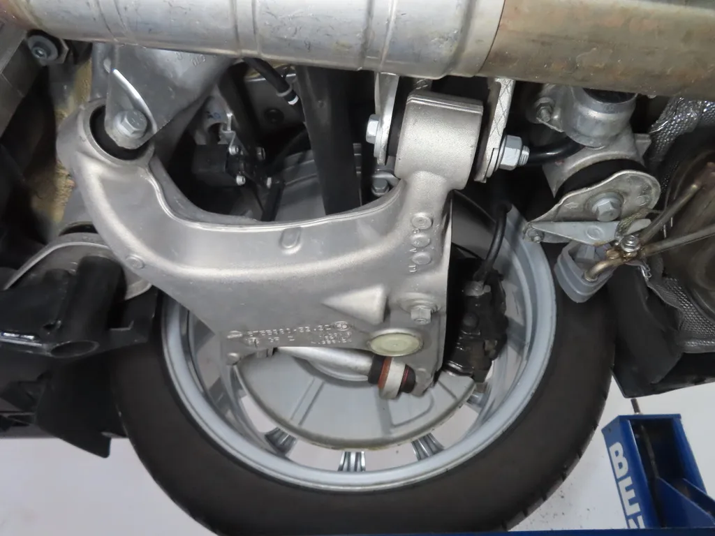 Undercarriage & underbody 8