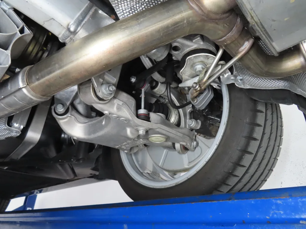 Undercarriage & underbody 12