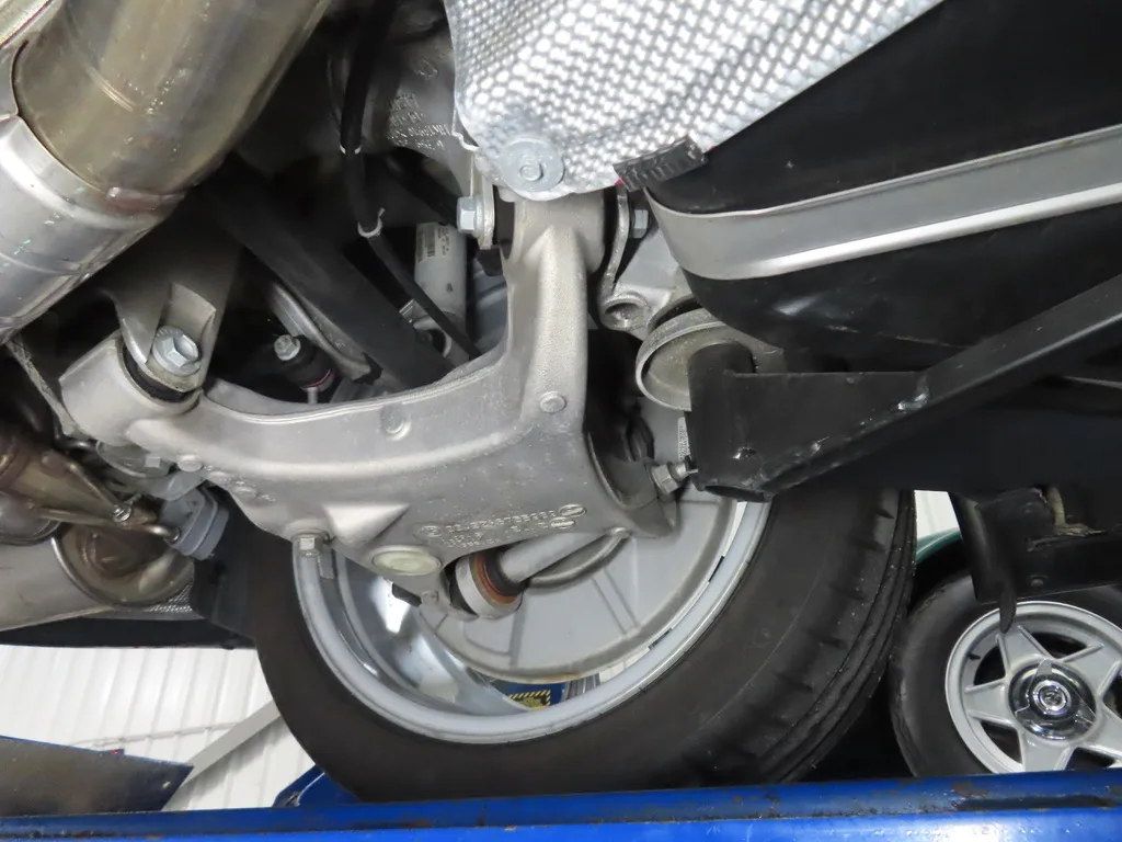 Undercarriage & underbody 18