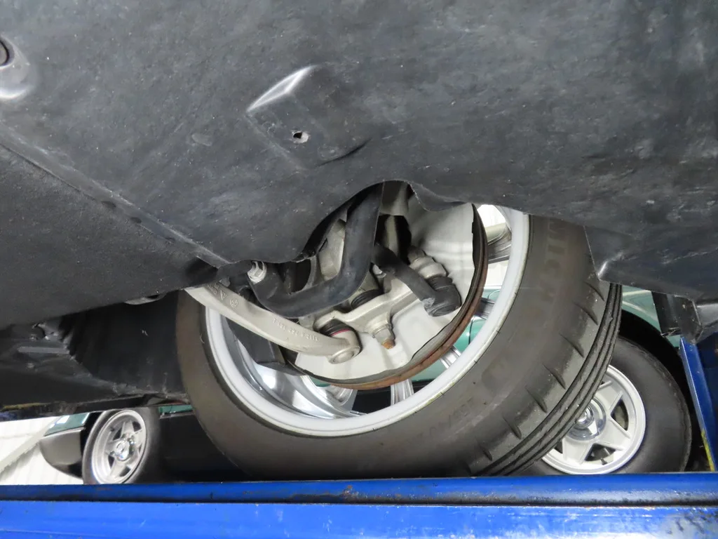Undercarriage & underbody 24